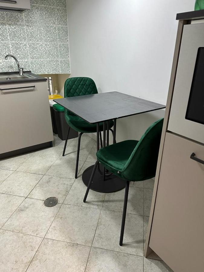 Two Rooms Chiaia 37 ナポリ エクステリア 写真