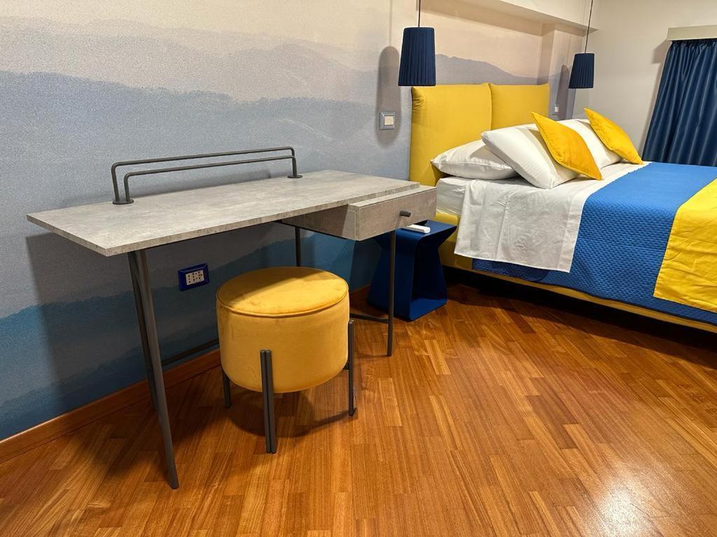 Two Rooms Chiaia 37 ナポリ エクステリア 写真